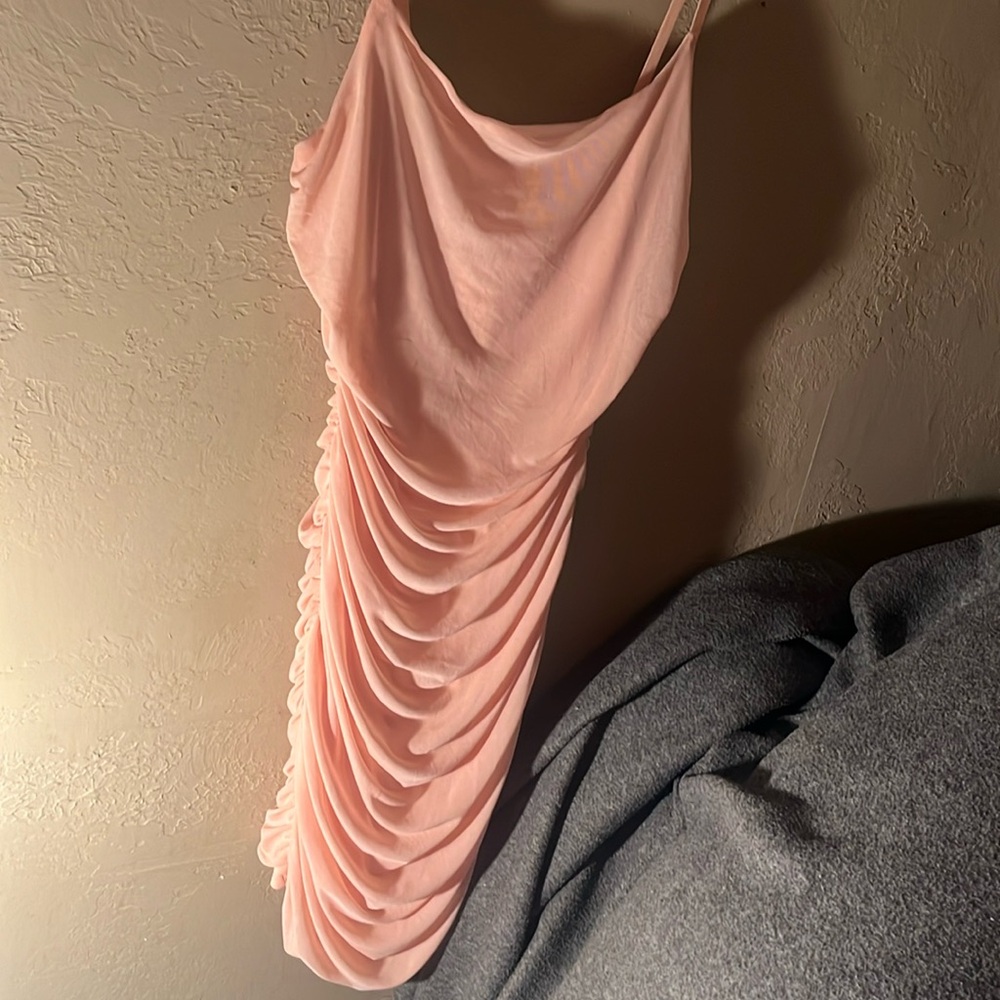 Beautiful scrunchy pink dress great for diner or formal’s